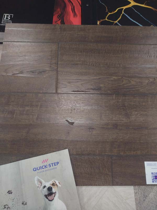 Ламинат Quick-Step Impressive Дуб Деревенский IM 1851 крупным планом