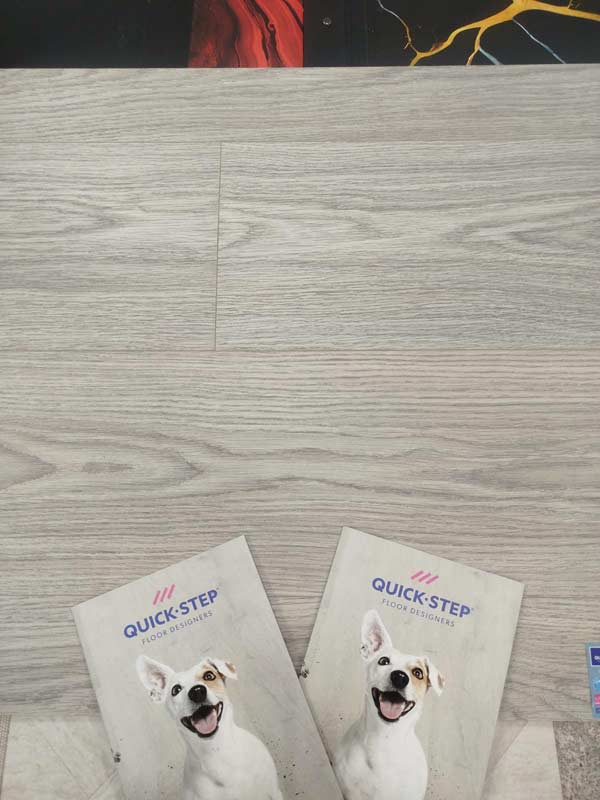 Ламинат Quick-Step Classic Дуб Серый Тихоокеанский CLH 5814 крупным планом