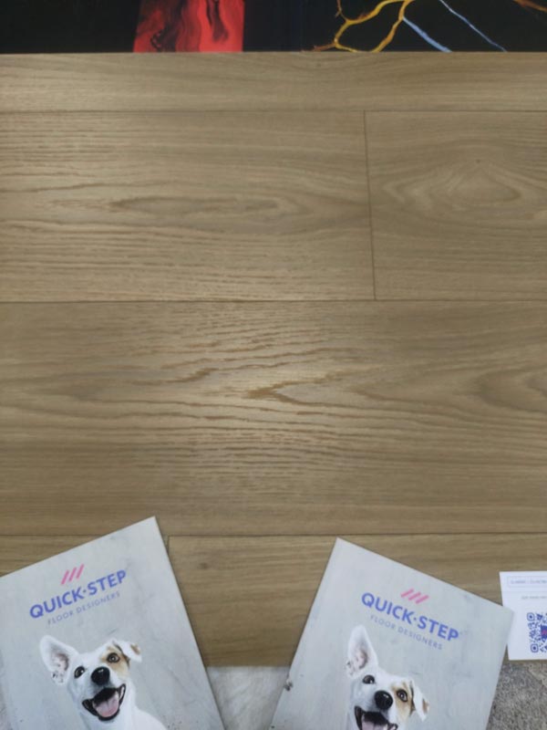 Ламинат Quick-Step Classic Дуб Термо Натуральный CLH 5796 крупным планом