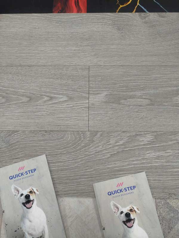 Ламинат Quick-Step Classic Доска Дуба Светло-Серого Старинного CLH 1405 крупным планом