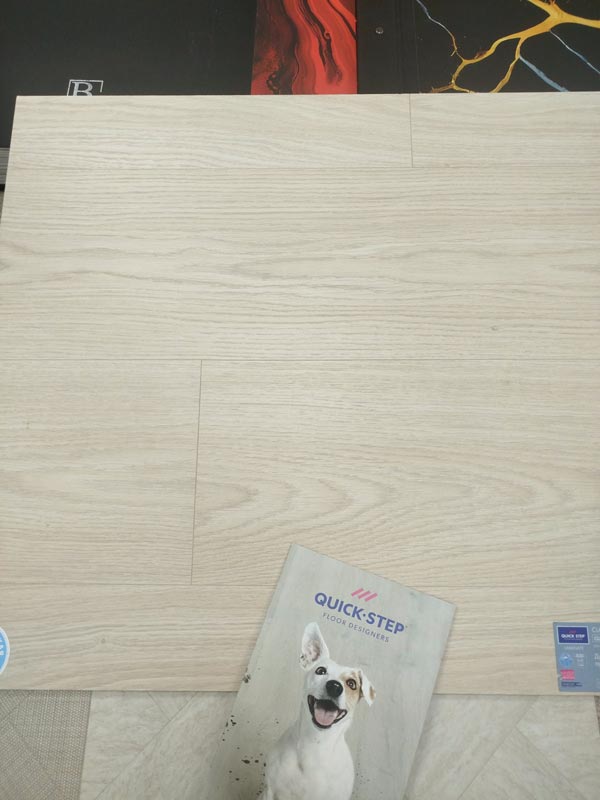 Ламинат Quick-Step Classic Дуб Бежевый Премиум CLH 4093 крупным планом