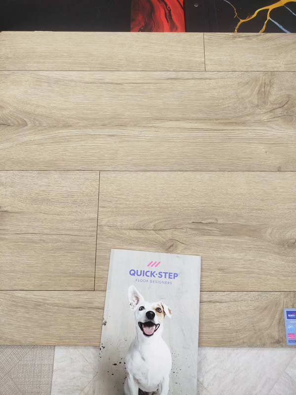 Ламинат Quick-Step Classic Дуб Бежевый Рустикальный CLH 4084 крупным планом