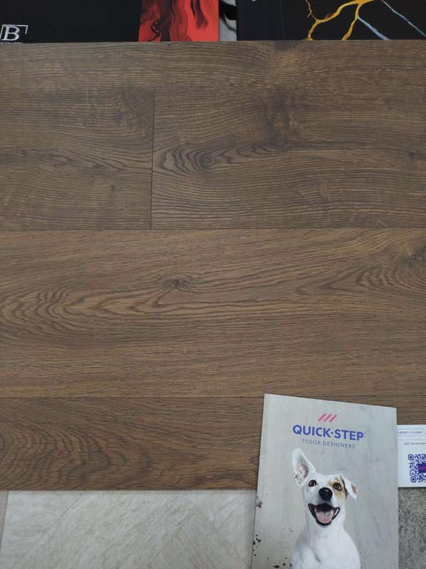Ламинат Quick-Step Classic Дуб Горный Коричневый CLH 4091 крупным планом