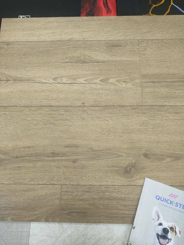 Ламинат Quick-Step Classic Дуб Натуральный Рустикальный CLH 4085 крупным планом