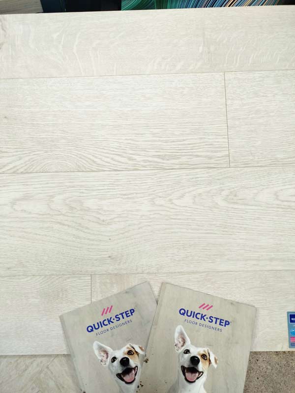 Ламинат Quick-Step Perspective Доска Дуба Выбеленная Промасленная PER 6074 крупным планом