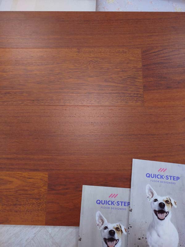 Ламинат Quick-Step Perspective Доска Мербау PER 0996 крупным планом