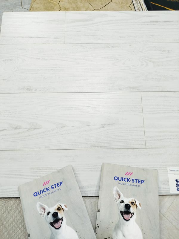 Ламинат Quick-Step Perspective Сосна Серая Затертая PER 6076 крупным планом