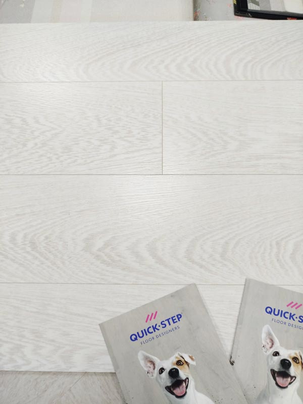 Ламинат Quick-Step Perspective Венге Интенсивный PER 1300 крупным планом