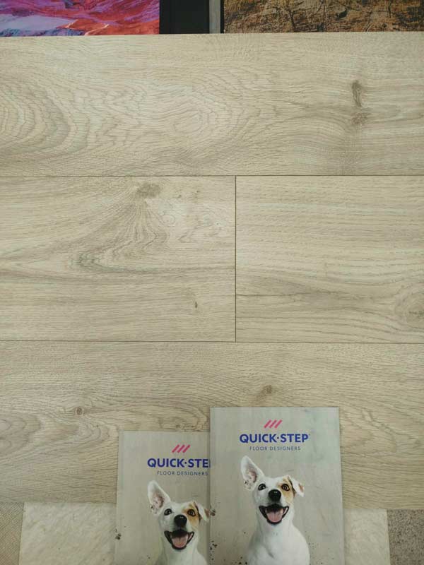 Ламинат Quick-Step Eligna Wide Дуб Луговой UWH 8637 крупным планом